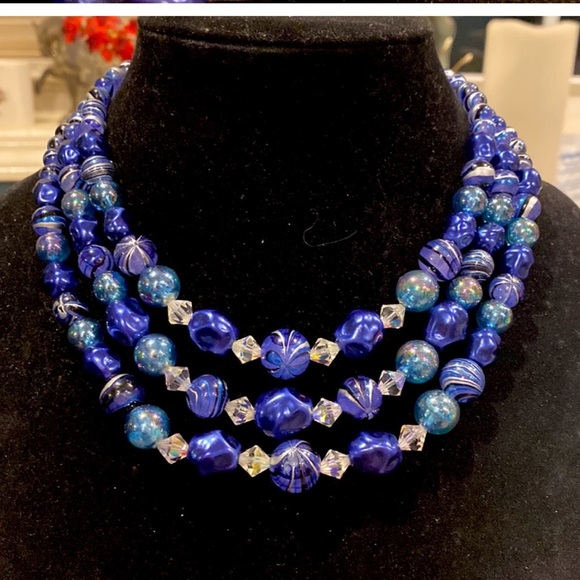 Vintage Blue Beads and Glass Aurora Borealis
Necklace a real stunner - Picture 1 of 15